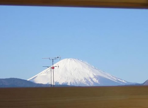 窓から眺める富士山
